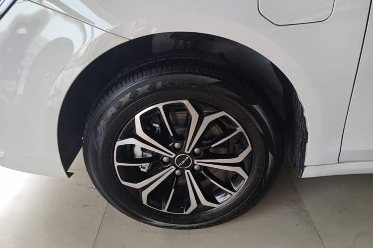 Used Roewe i6 MAX New Energy 2023 EV 500 Grand Touring Edition for Key Clients Left Front Wheel Hub