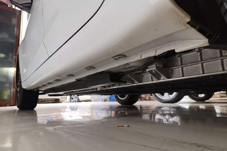Used Roewe i6 MAX New Energy 2023 EV 500 Grand Touring Edition for Key Clients Left Side Sill