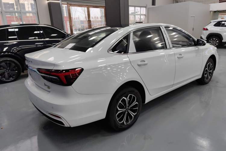Used Roewe i6 MAX New Energy 2023 EV 420 Skyroof Special Edition Rear Right 45 Deg