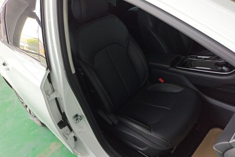 Used Roewe i6 MAX New Energy 2023 EV 420 Skyroof Special Edition Right Front Seat