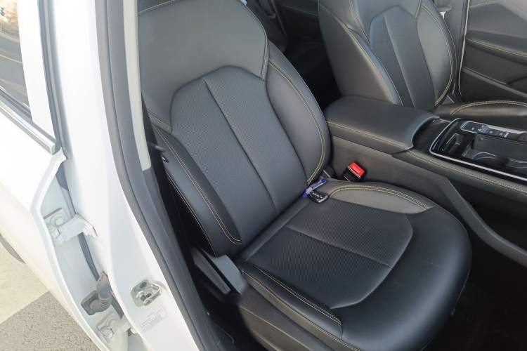 Used Roewe i6 MAX New Energy 2023 EV 420 Skyroof Special Edition Right Front Seat
