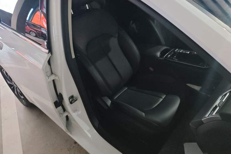 Used Roewe i6 MAX New Energy 2023 EV 420 Skyroof Special Edition Right Front Seat