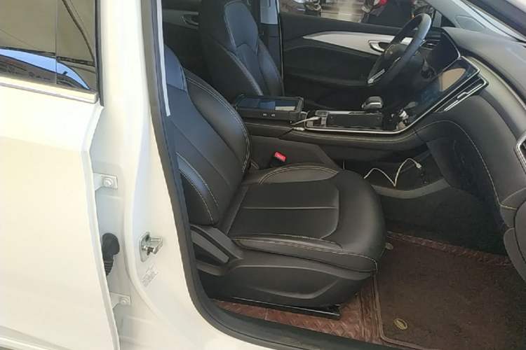 Used Roewe i6 MAX New Energy 2023 EV 420 Skyroof Special Edition Right Front Seat