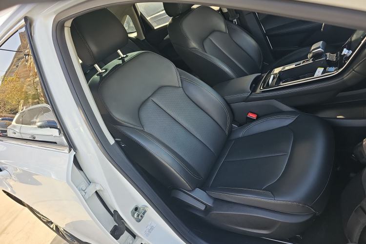 Used Roewe i6 MAX New Energy 2023 EV 420 Skyroof Special Edition Right Front Seat