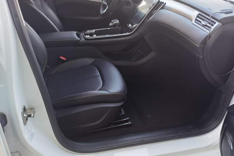 Used Roewe i6 MAX New Energy 2023 EV 420 Skyroof Special Edition Right Front Seat