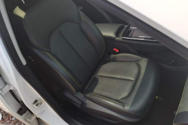 Used Roewe i6 MAX New Energy 2023 EV 420 Skyroof Special Edition Right Front Seat