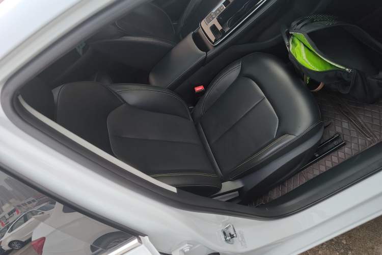 Used Roewe i6 MAX New Energy 2023 EV 420 Skyroof Special Edition Right Front Seat