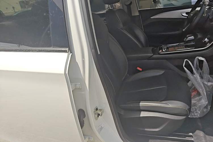 Used Roewe i6 MAX New Energy 2023 EV 420 Skyroof Special Edition Right Front Seat
