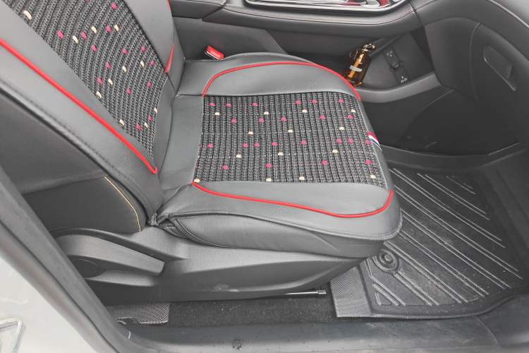 Used Roewe i6 MAX New Energy 2023 EV 420 Skyroof Special Edition Right Front Seat