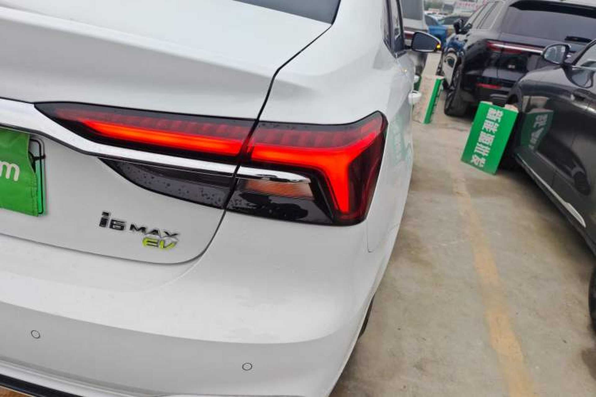 Used Roewe i6 MAX New Energy 2023 EV 420 Skyroof Special Edition Right Rear Taillight
