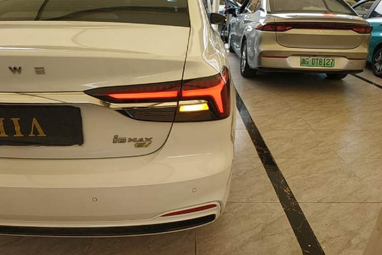 Used Roewe i6 MAX New Energy 2023 EV 420 Skyroof Special Edition Right Rear Taillight