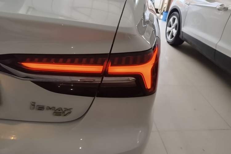 Used Roewe i6 MAX New Energy 2023 EV 500 Grand Touring Edition for Key Clients Right Rear Taillight