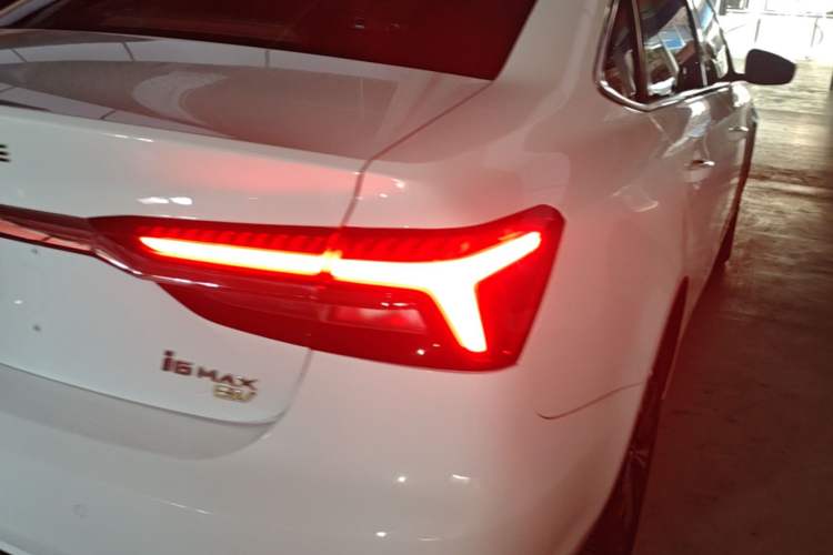 Used Roewe i6 MAX New Energy 2023 EV 420 Skyroof Special Edition Right Rear Taillight