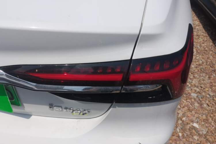 Used Roewe i6 MAX New Energy 2023 EV 420 Skyroof Special Edition Right Rear Taillight