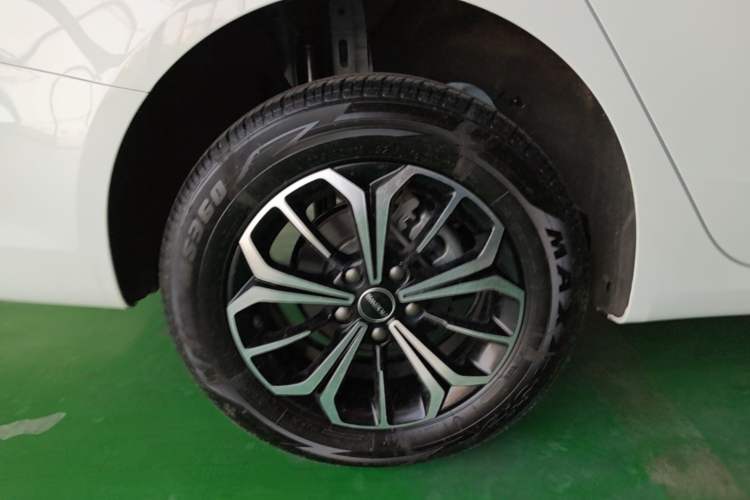 Used Roewe i6 MAX New Energy 2023 EV 420 Skyroof Special Edition Right Rear Wheel Hub