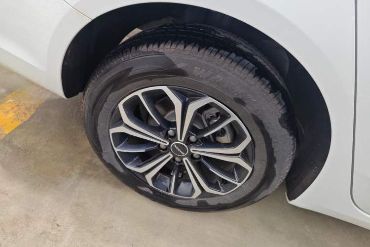 Used Roewe i6 MAX New Energy 2023 EV 420 Skyroof Special Edition Right Rear Wheel Hub
