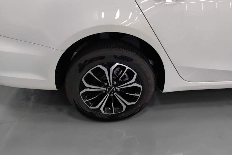 Used Roewe i6 MAX New Energy 2023 EV 420 Skyroof Special Edition Right Rear Wheel Hub
