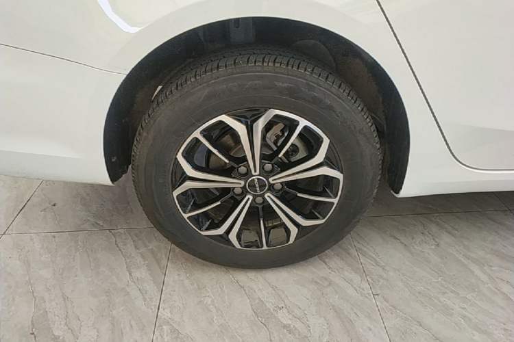 Used Roewe i6 MAX New Energy 2023 EV 420 Skyroof Special Edition Right Rear Wheel Hub