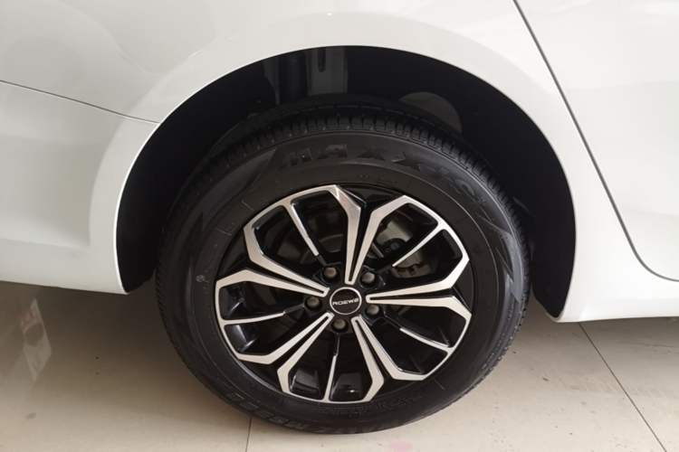 Used Roewe i6 MAX New Energy 2023 EV 500 Grand Touring Edition for Key Clients Right Rear Wheel Hub