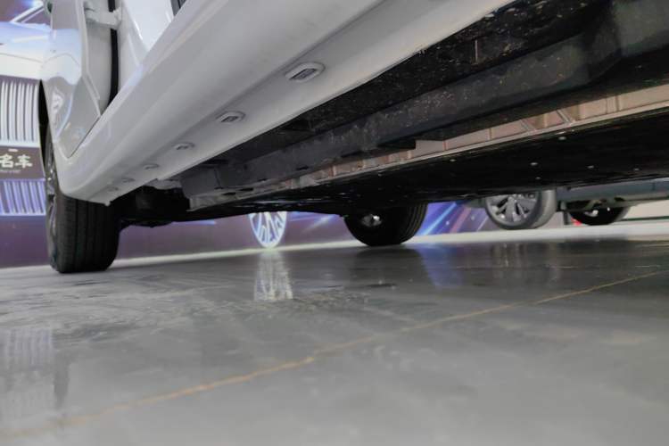 Used Roewe i6 MAX New Energy 2023 EV 420 Skyroof Special Edition Right Side Sill