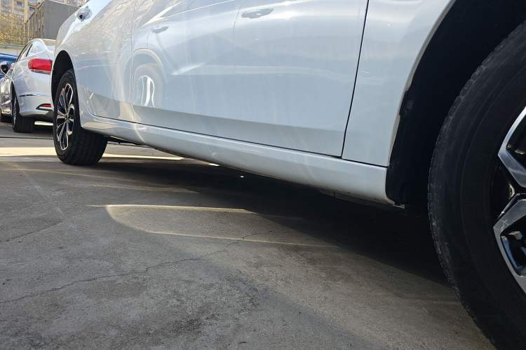 Used Roewe i6 MAX New Energy 2023 EV 420 Skyroof Special Edition Right Side Sill