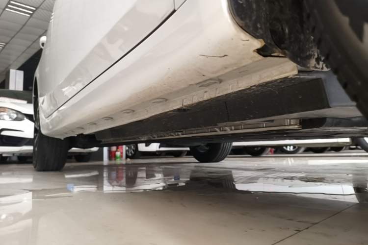 Used Roewe i6 MAX New Energy 2023 EV 500 Grand Touring Edition for Key Clients Right Side Sill