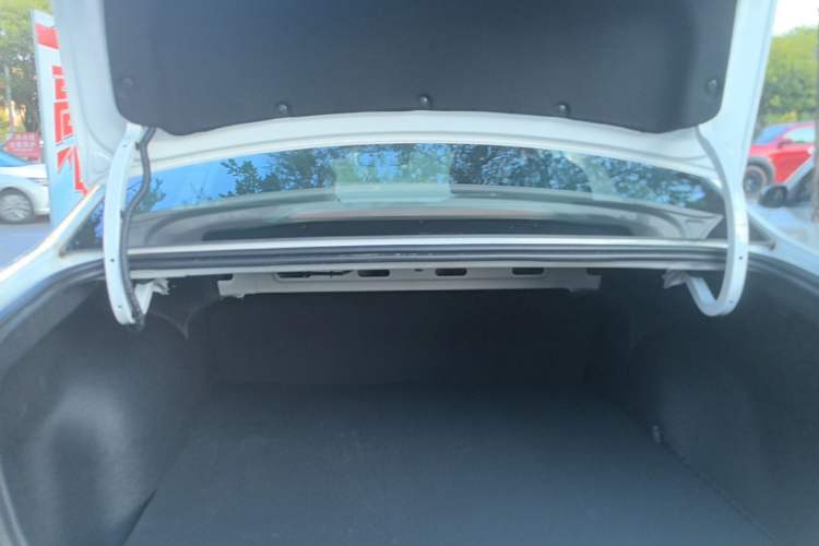 Used Roewe i6 MAX New Energy 2023 EV 420 Skyroof Special Edition Trunk