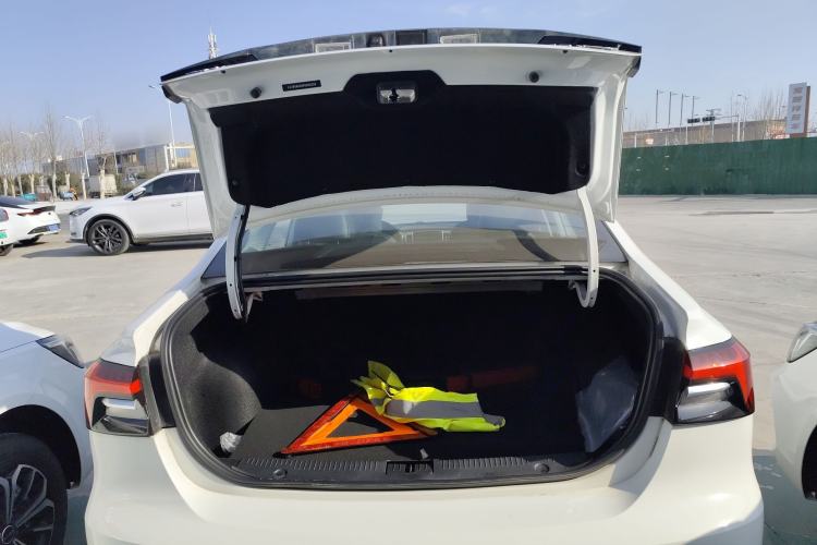 Used Roewe i6 MAX New Energy 2023 EV 420 Skyroof Special Edition Trunk