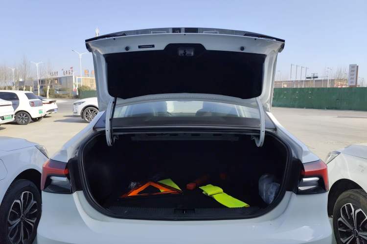 Used Roewe i6 MAX New Energy 2023 EV 420 Skyroof Special Edition Trunk