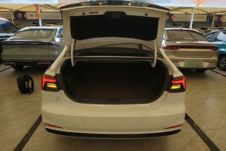 Used Roewe i6 MAX New Energy 2023 EV 420 Skyroof Special Edition Trunk