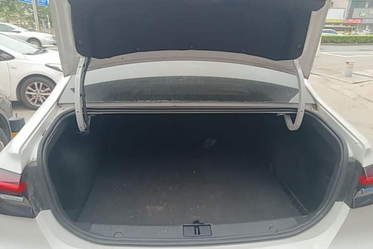 Used Roewe i6 MAX New Energy 2023 EV 420 Skyroof Special Edition Trunk