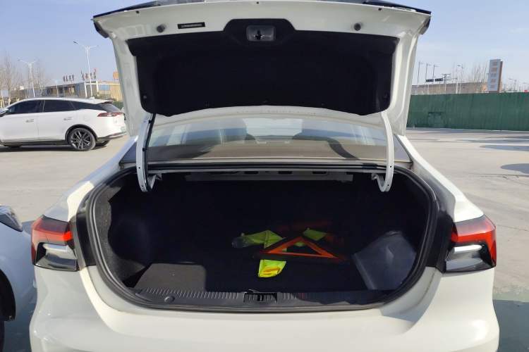 Used Roewe i6 MAX New Energy 2023 EV 420 Skyroof Special Edition Trunk