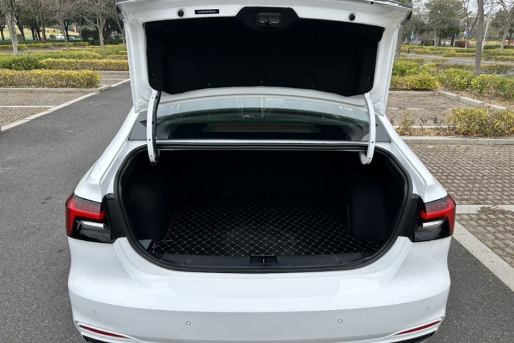 Used Roewe i6 MAX New Energy 2023 EV 420 Skyroof Special Edition Trunk