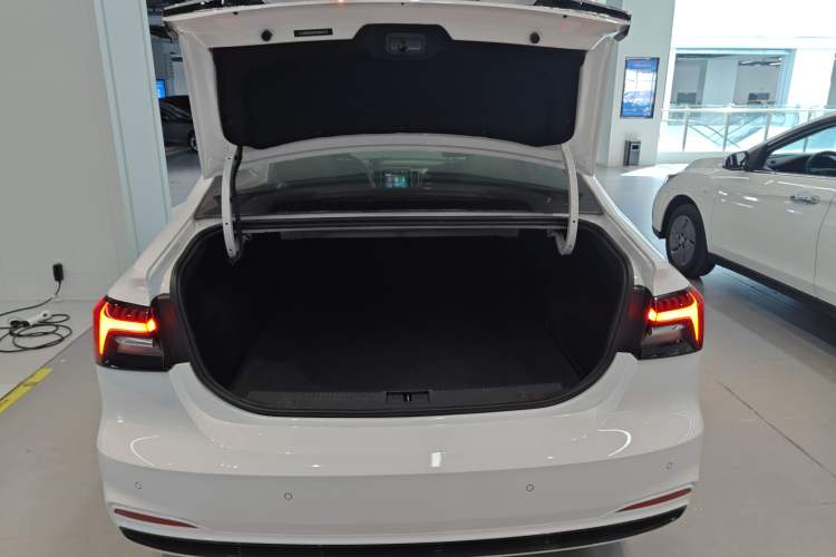 Used Roewe i6 MAX New Energy 2023 EV 420 Skyroof Special Edition Trunk