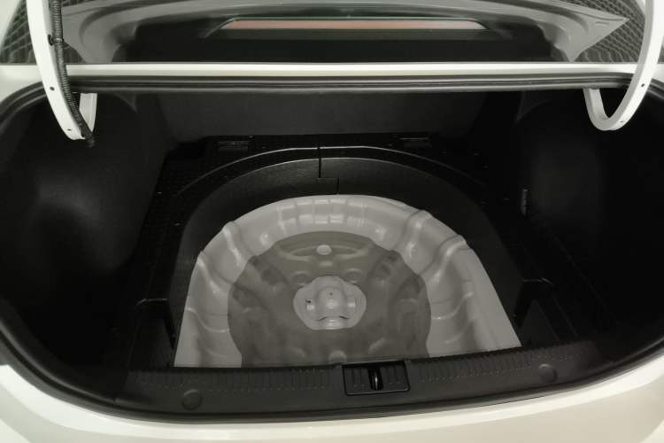 Used Roewe i6 MAX New Energy 2023 EV 420 Skyroof Special Edition Trunk