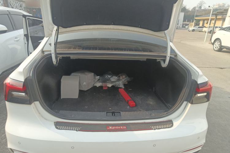 Used Roewe i6 MAX New Energy 2023 EV 420 Skyroof Special Edition Trunk