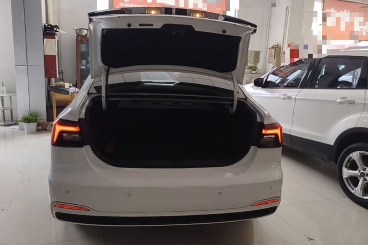 Used Roewe i6 MAX New Energy 2023 EV 500 Grand Touring Edition for Key Clients Trunk