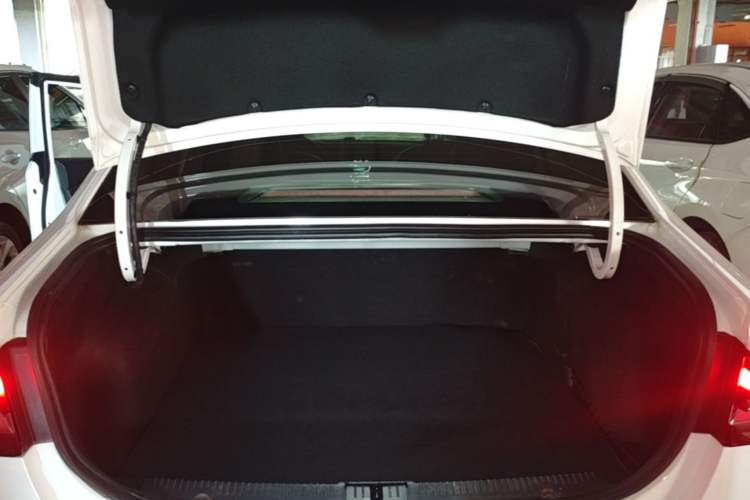 Used Roewe i6 MAX New Energy 2023 EV 420 Skyroof Special Edition Trunk