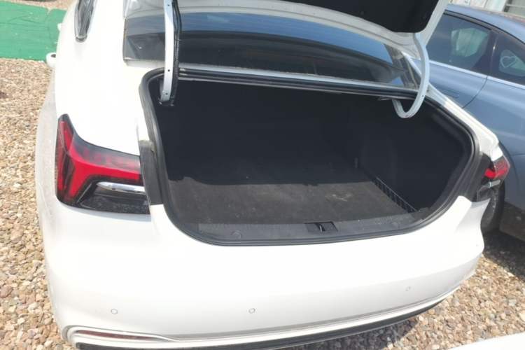 Used Roewe i6 MAX New Energy 2023 EV 420 Skyroof Special Edition Trunk