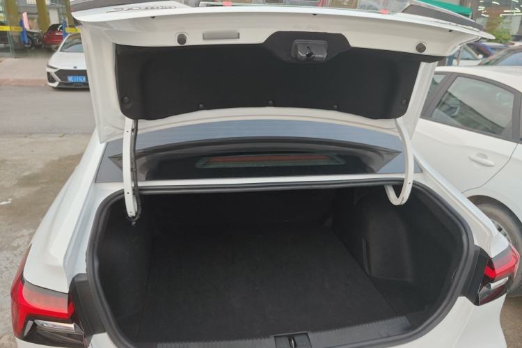 Used Roewe i6 MAX New Energy 2023 EV 420 Skyroof Special Edition Trunk