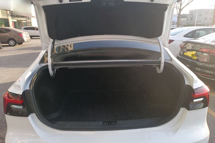 Used Roewe i6 MAX New Energy 2023 EV 420 Skyroof Special Edition Trunk