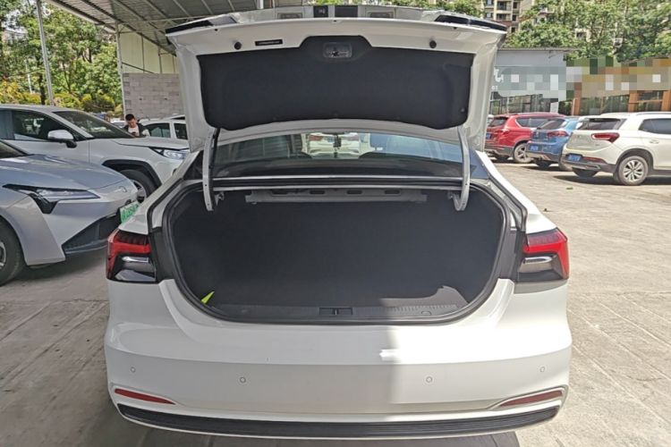 Used Roewe i6 MAX New Energy 2023 EV 420 Skyroof Special Edition Trunk