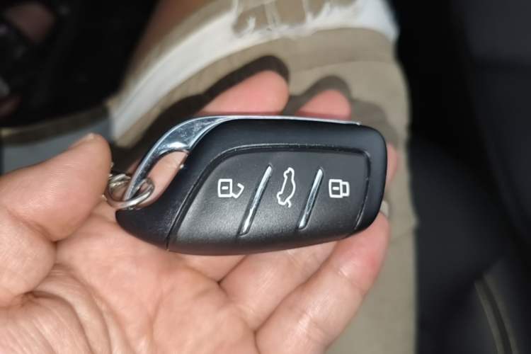 Used Roewe i6 MAX New Energy 2023 EV 500 Grand Touring Edition for Key Clients Vehicle Key