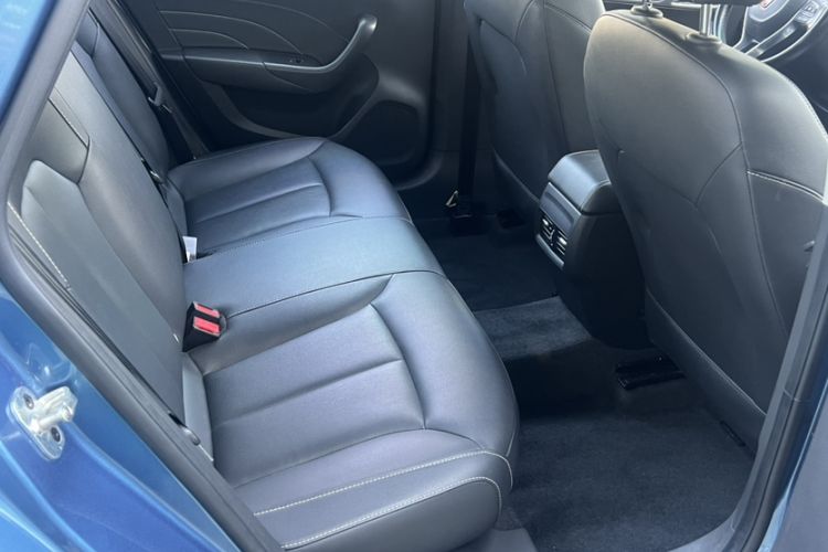 Used Roewe i6 New Energy 2017 45T Hybrid Connect & Smart Enjoyment Edition Interior 9