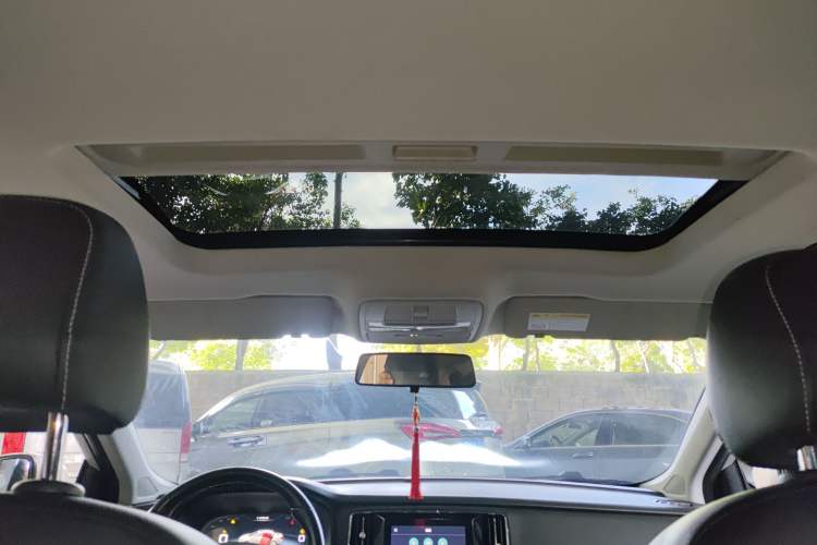 Used Roewe i6 New Energy 2017 45T Hybrid Connect & Smart Enjoyment Edition Headliner