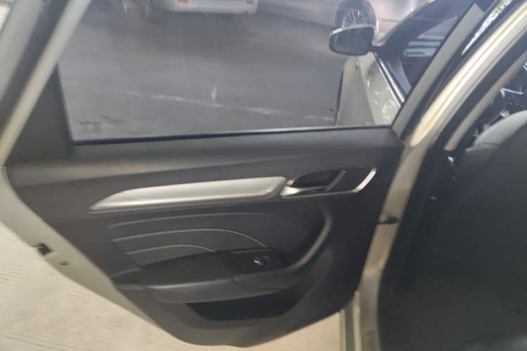 Used Roewe i6 New Energy 2017 45T Hybrid Connect & Smart Enjoyment Edition Interior 6