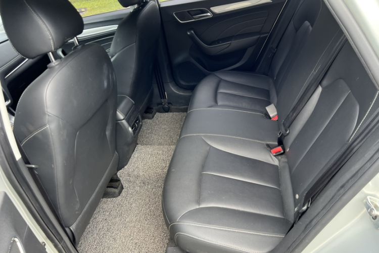 Used Roewe i6 New Energy 2017 45T Hybrid Connect & Smart Enjoyment Edition Interior 9