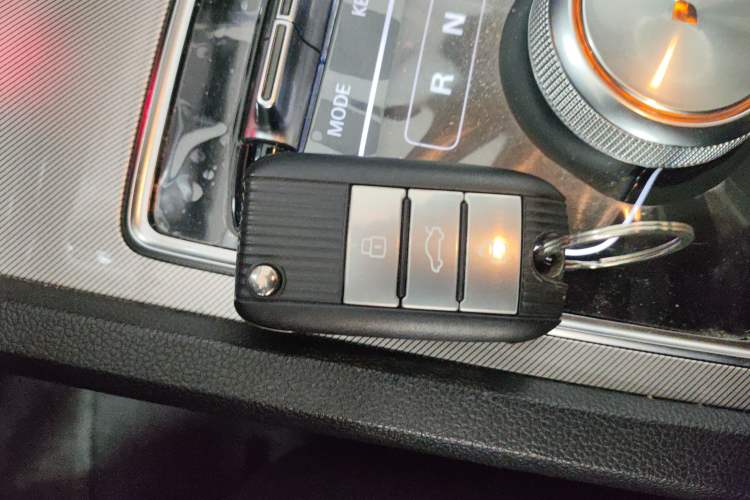Used Roewe i6 New Energy 2017 45T Hybrid Connective Smart Luxury Edition Interior 1