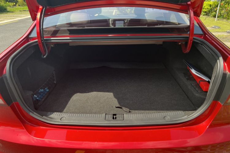 Used Roewe i6 New Energy 2017 45T Hybrid Connective Smart Luxury Edition Trunk
