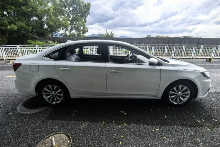 Used Roewe i6 New Energy 2017 45T Hybrid Connect & Smart Enjoyment Edition Exterior 3